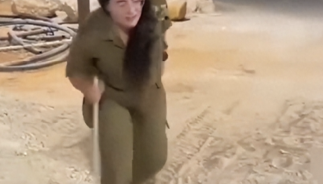 以军士兵模仿饥饿的加沙民众被批 行为令人作呕